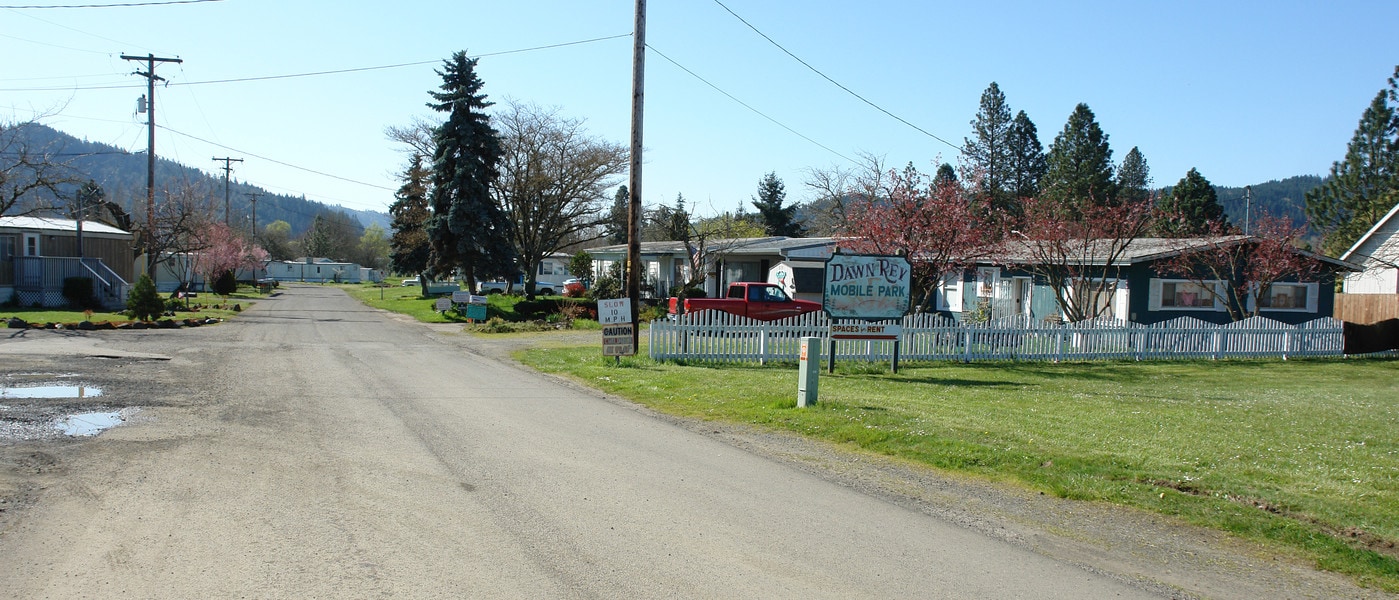 Sutherlin Estates Mobile Home Community in Sutherlin, OR - Building Photo