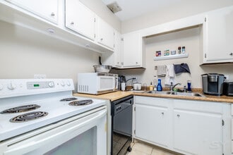607 W Wrightwood Ave, Unit 814 in Chicago, IL - Foto de edificio - Building Photo