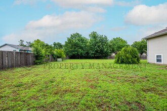 2013 N Parkridge Ct in Wichita, KS - Building Photo - Building Photo