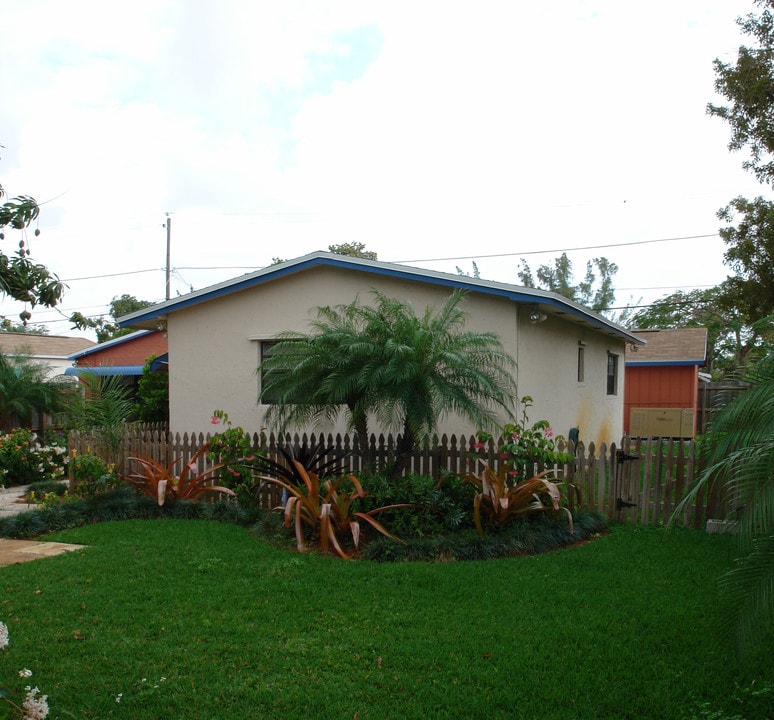 1901-1907 Mckinley St in Hollywood, FL - Building Photo