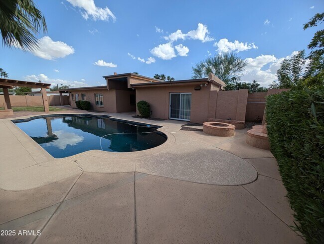 6540 E Camino Santo in Scottsdale, AZ - Foto de edificio - Building Photo