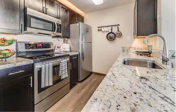 6400 Christie Ave, Unit 2315 in Emeryville, CA - Building Photo - Building Photo