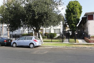 5851 Harold Way in Los Angeles, CA - Building Photo