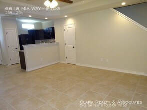 6618 Mia Way-Unit -#102 in San Antonio, TX - Foto de edificio - Building Photo