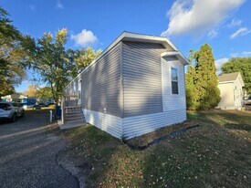 125 113th Square NE in Blaine, MN - Building Photo