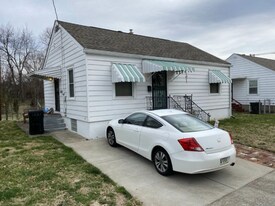 517 Spanish Ct in Louisville, KY - Building Photo