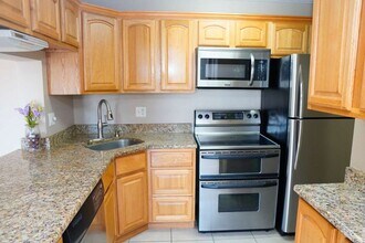 8215 Sun Spring Cir in Orlando, FL - Building Photo - Building Photo