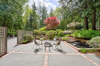 20530 NE 66th St in Redmond, WA - Foto de edificio - Building Photo