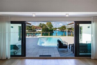 524 Oleander Dr in Hallandale Beach, FL - Foto de edificio - Building Photo