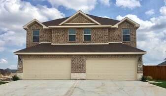 1057 Sierra Vista Ct in Midlothian, TX - Building Photo