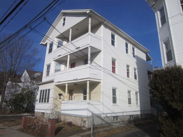 355 High St in New Britain, CT - Building Photo