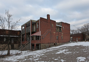 418 Park Ave in Clairton, PA - Building Photo