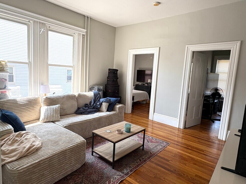 271 Highland Ave, Unit 1 in Somerville, MA - Building Photo