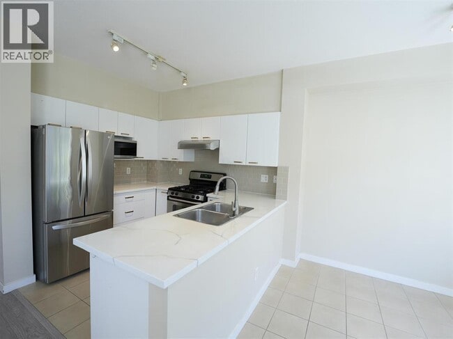 property at 7288-7288 Heather St