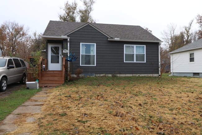 property at 511 W Pine St