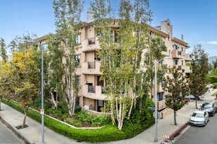 4350 Vantage Ave in Studio City, CA - Building Photo