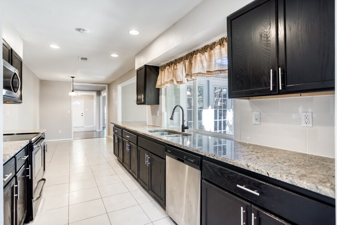 5605 Twitty St in The Colony, TX - Building Photo