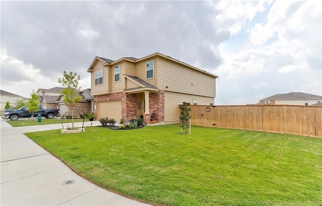 613 Circle Wy in Jarrell, TX - Building Photo - Building Photo