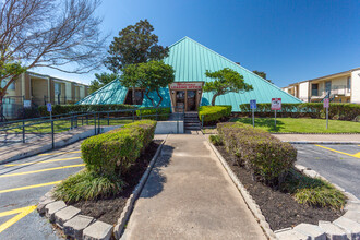 Woodcreek on The Bayou in Houston, TX - Building Photo - Building Photo