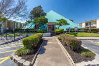 Woodcreek on The Bayou in Houston, TX - Foto de edificio - Building Photo