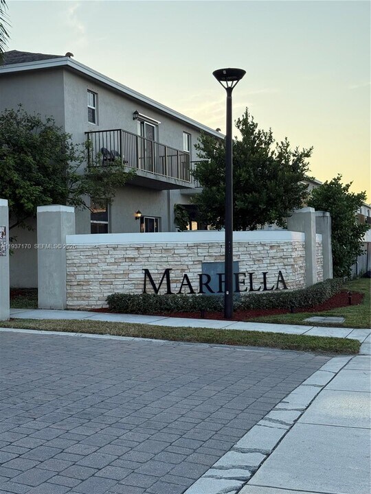 818 SE 19th St in Florida City, FL - Building Photo