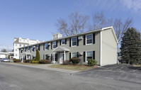 Rose Colony Court in Hampton, NH - Foto de edificio - Building Photo