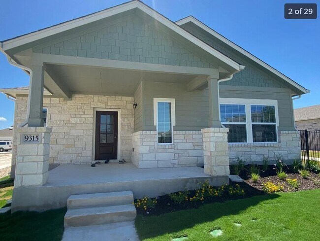 9315 Looksee Ln in Austin, TX - Building Photo - Building Photo