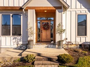 35471 Portland View Dr in Saint Helens, OR - Building Photo - Building Photo