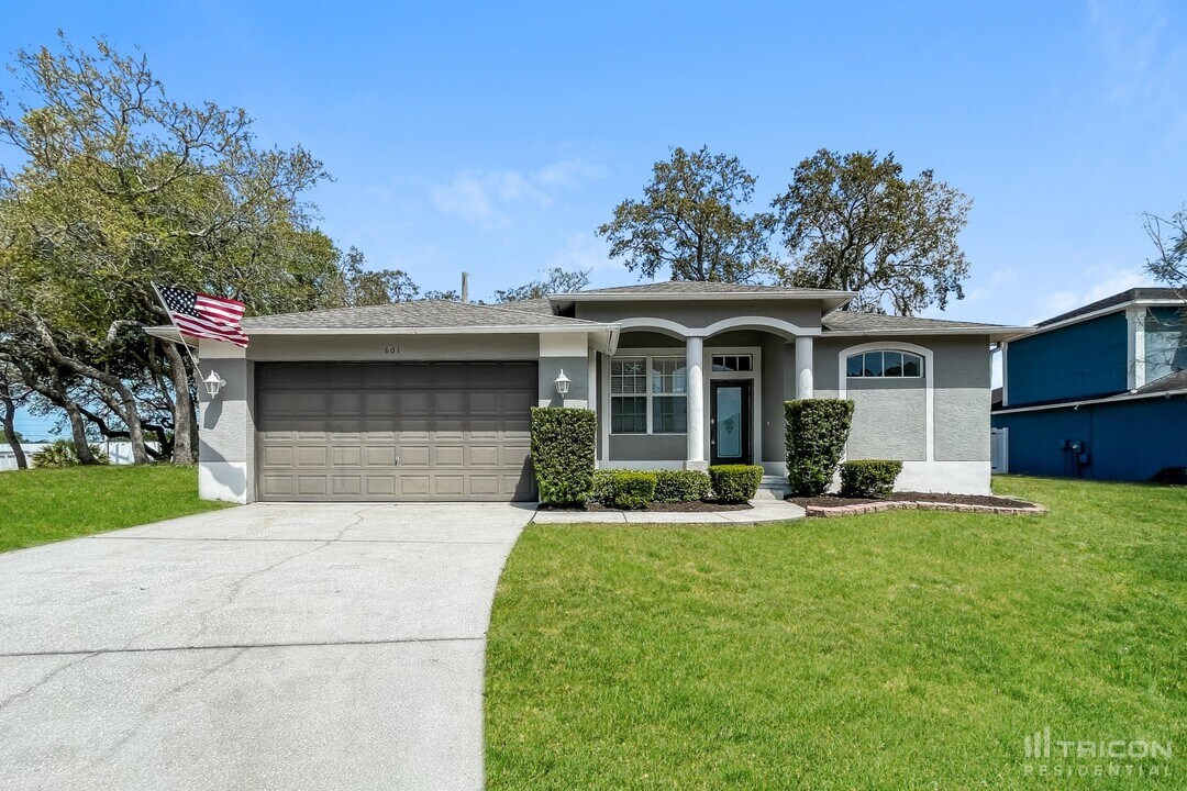 601 Cypress Park Ave in Tarpon Springs, FL - Building Photo