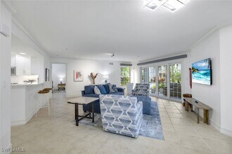 376 3rd St S in Naples, FL - Foto de edificio - Building Photo