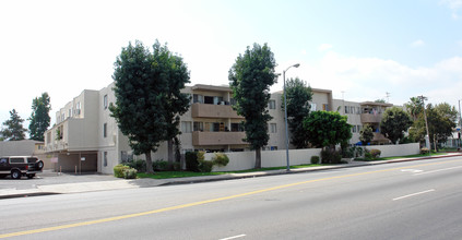 15050 Burbank Blvd in Van Nuys, CA - Building Photo - Building Photo