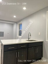 212 Zabriskie St in Jersey City, NJ - Building Photo - Building Photo