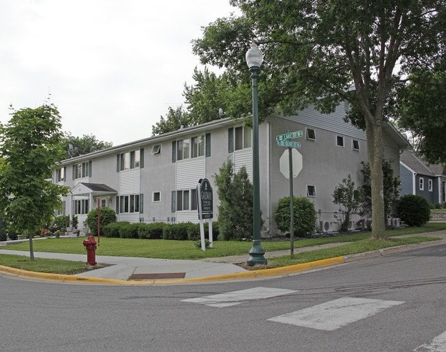 Galway On The Lake Apartments in Waconia, MN - Building Photo - Building Photo