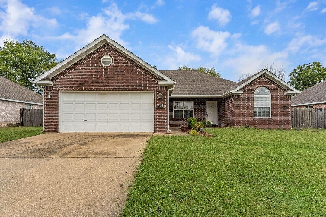 3534 W Grouse Rd in Fayetteville, AR - Building Photo