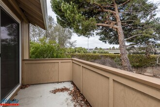 2468 W Bayshore Rd in Palo Alto, CA - Building Photo - Building Photo