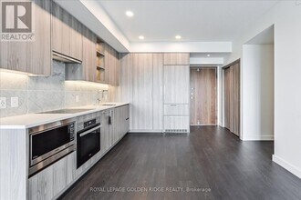 95-3395 McMahon Dr in Toronto, ON - Building Photo - Building Photo
