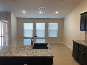 436 Cascade Way in Madera, CA - Building Photo - Building Photo