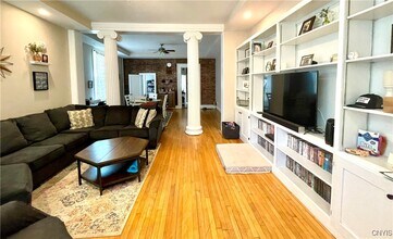 2 E Park Row in Clinton, NY - Building Photo - Building Photo