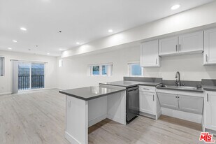1409 N Hobart Blvd in Los Angeles, CA - Building Photo