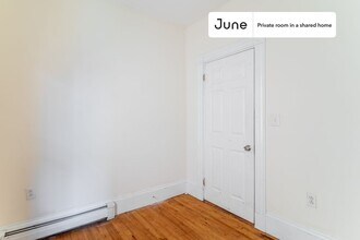 Room in Shared 5 bed/1 bath home in Boston, MA - Building Photo - Building Photo