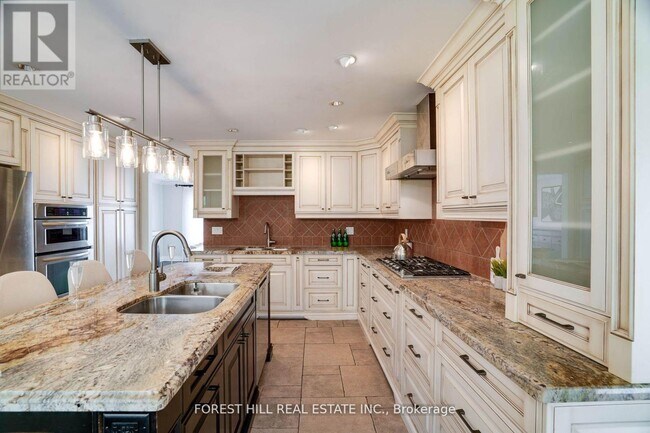 244 Waterloo Ave in Toronto, ON - Building Photo - Building Photo