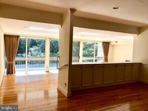 4974 Sentinel Dr-Unit -13-304 in Bethesda, MD - Foto de edificio - Building Photo