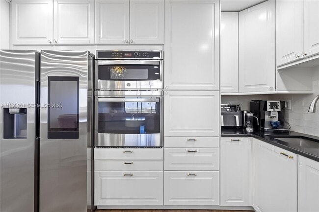 600 Three Islands Boulevard in Hallandale Beach, FL - Foto de edificio - Building Photo