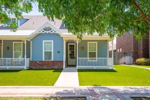 2127 10th St in Lubbock, TX - Building Photo
