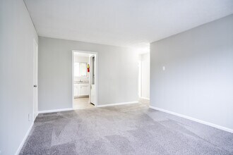 Whispering Oaks in Marietta, GA - Building Photo - Interior Photo