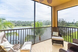 9731 Acqua Ct in Naples, FL - Building Photo