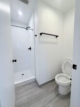 1415 W 35th Pl in Los Angeles, CA - Foto de edificio - Building Photo