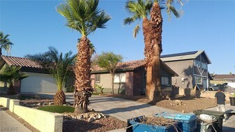 4311 E El Esteban Way in Las Vegas, NV - Building Photo