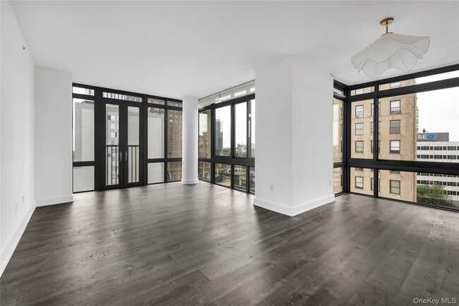 property at 175 Huguenot St