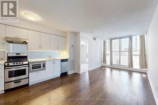 320 Richmond St E in Toronto, ON - Building Photo